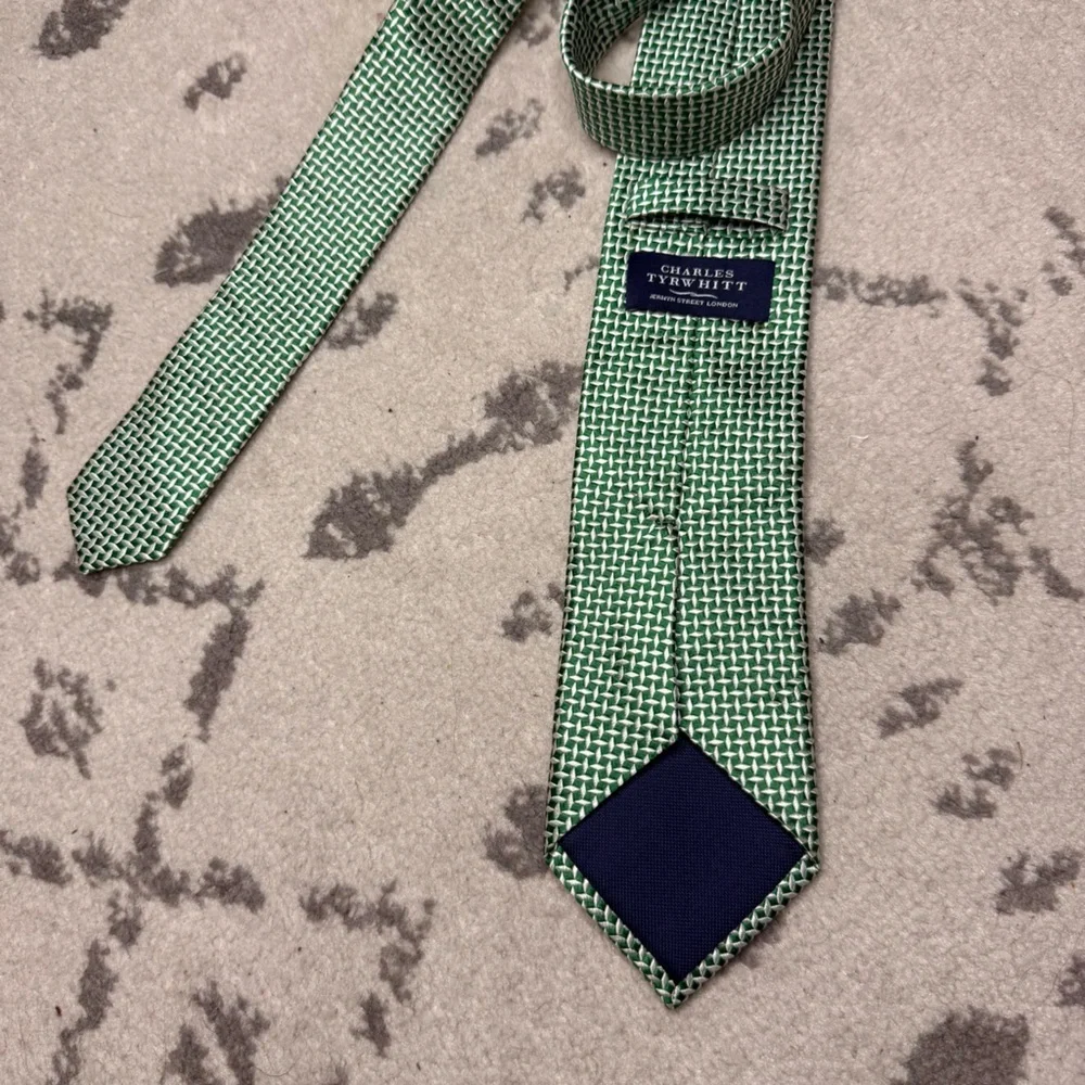 CHARLES TYRWHITT 100% Silk Geometric Green Print Business Holiday Office Tie